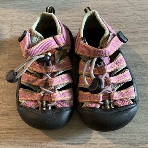 Keen sandals toddler size 9